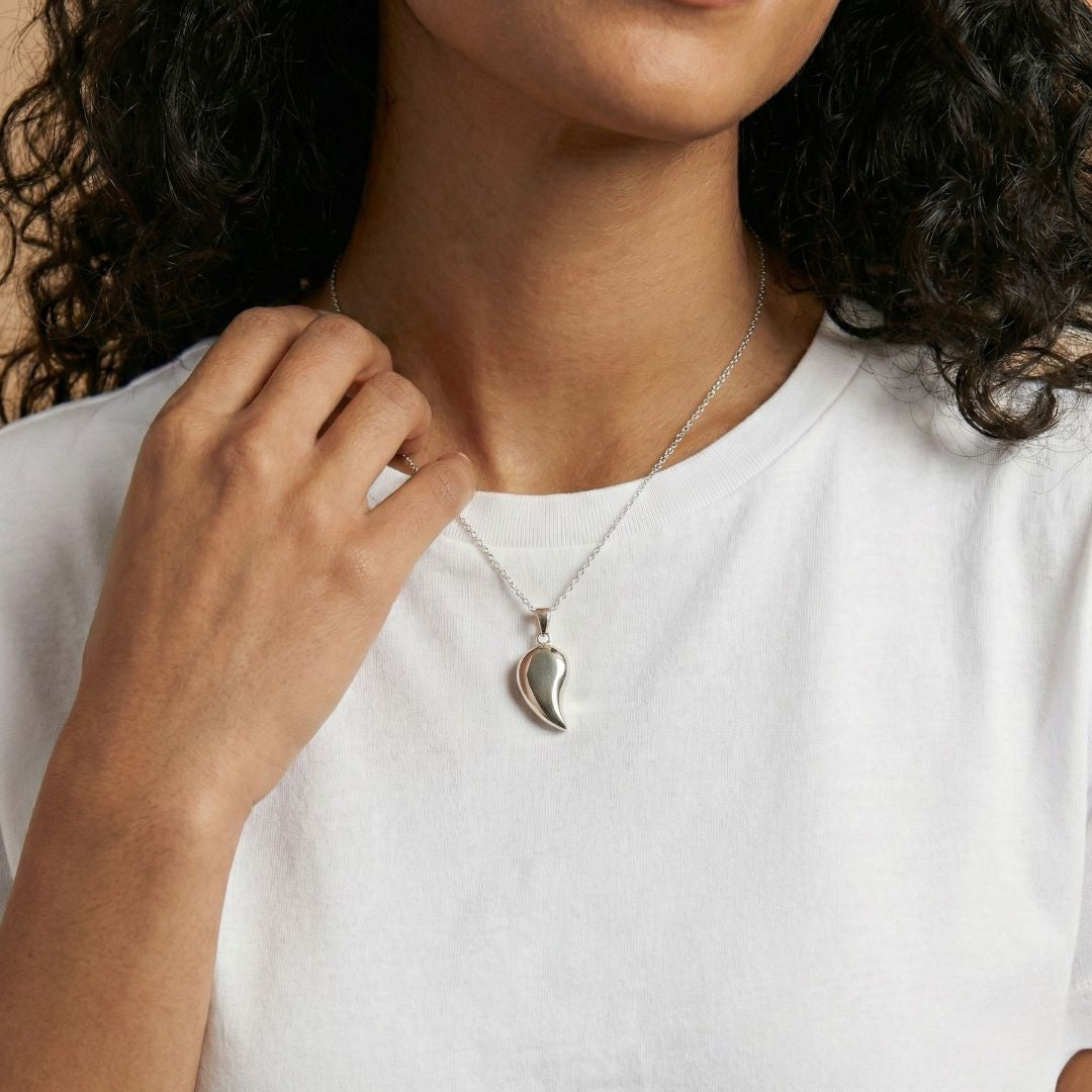 זוג שרשראות לב "החצי המשלים" לנכדה מבית ונסוריני